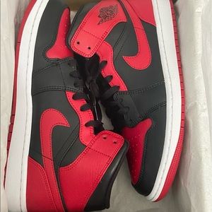 Air Jordan 1 MID